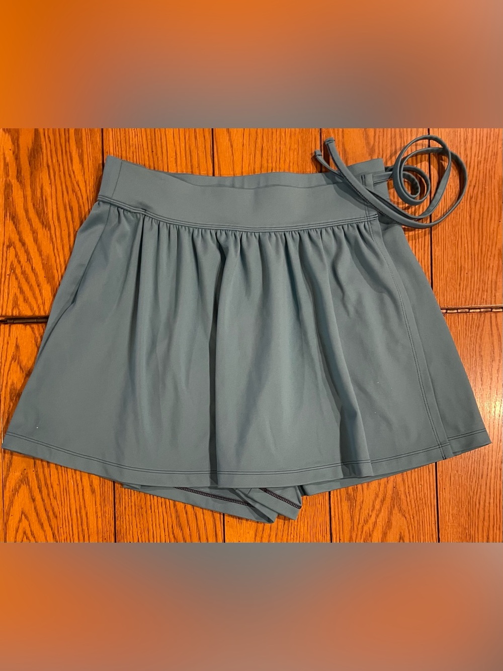 Madewell Wrap around skort, blue/green color, size medium, length 14 inches